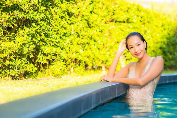 Portrait beautiful young asian woman relax smile leisure on vacation around swimming pool in resort hotel - Foto, imagen