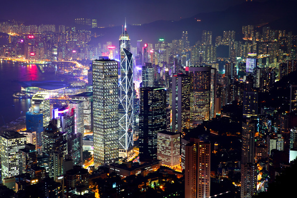夜の香港スカイライン - 写真・画像