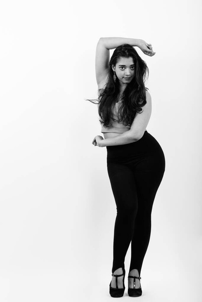 Full body shot of young beautiful Indian woman posing - Foto, afbeelding