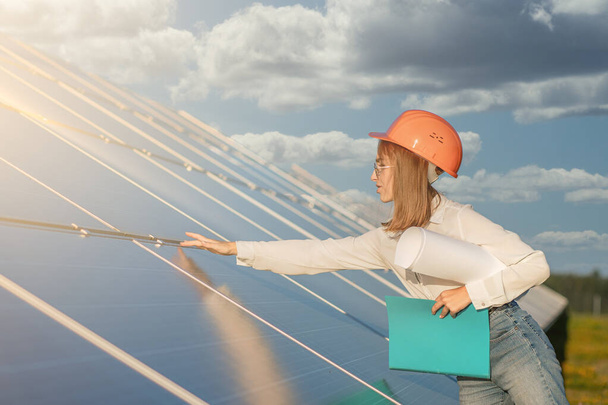 Businesswomen working on checking equipment at solar power plant with tablet checklist, woman working on outdoor at solar power plant. - 写真・画像