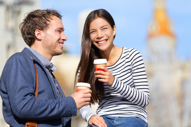 Happy couple drinking coffee talking - Foto, immagini