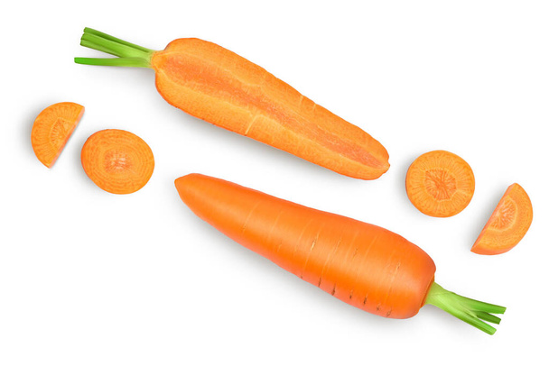 Porkkana eristetty valkoisella pohjalla leikkausreitillä ja täydellä syvyydellä. Huippunäkymä. Litteä - Valokuva, kuva
