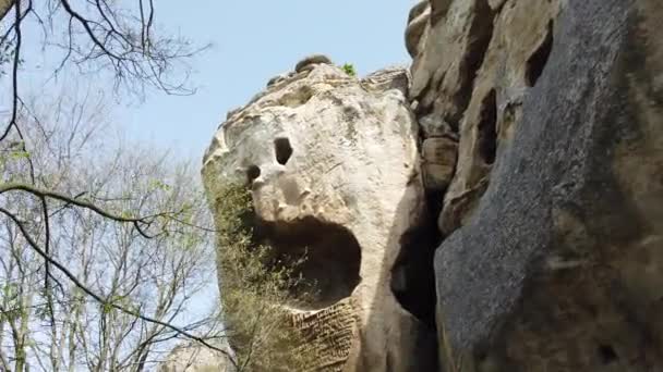Az Ismeretlen Bulgária. Royashki barlang kolostor Provadia régió, Bulgária. Ősi trák szentély - Felvétel, videó