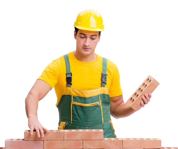 Przystojny budowlaniec buduje ceglany mur - Zdjęcie, obraz