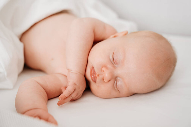 sleeping baby. the mode of the day, healthy sleep in newborns. - Фото, изображение