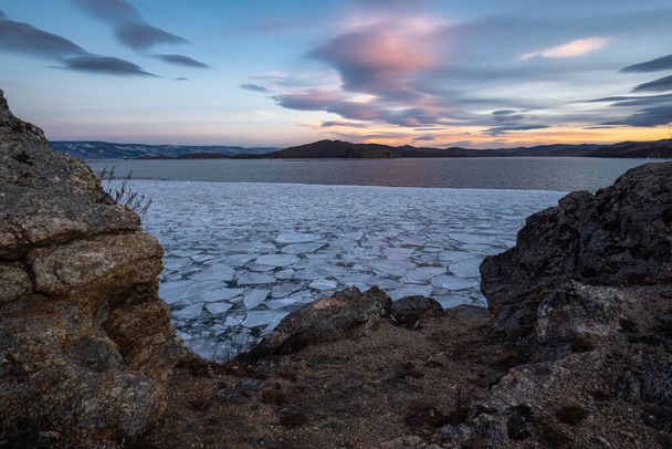 December Baikal, view of the Maloe More Strait - Fotoğraf, Görsel