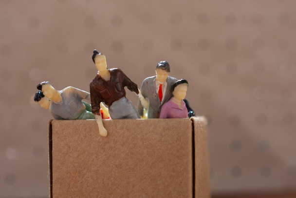 Petite figurine d'hommes et de femmes modèle miniature en vue - Photo, image