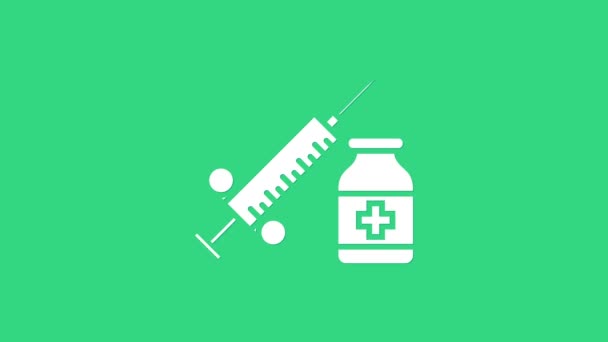 Bílá lékařská stříkačka s jehlou a injekční lahvičkou nebo ikonou ampulky izolovanou na zeleném pozadí. Očkování, injekce, vakcína, koncepce inzulínu. Grafická animace pohybu videa 4K - Záběry, video