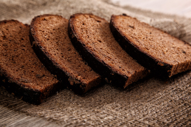 Свіжий запечений житній хліб
 - Фото, зображення