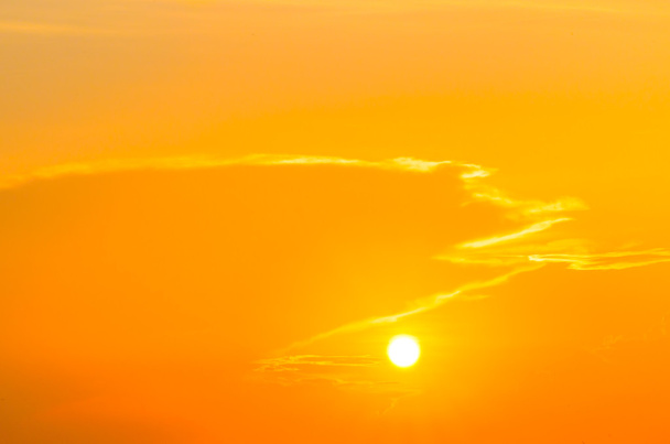 Céu do pôr do sol
 - Foto, Imagem