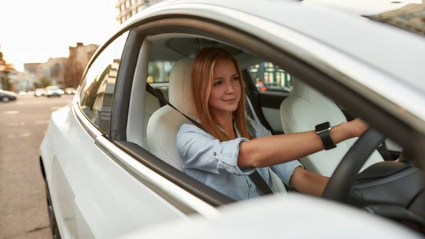 Young woman sitting on driver seat in car - Foto, Imagem