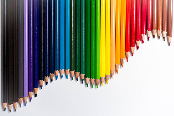 Assortiment de crayons de couleur.Crayons de dessin de couleur.Crayons de dessin de couleur dans une variété de couleurs - Photo, image