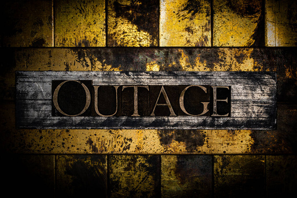 Outage testo su vintage grunge strutturato rame e oro sfondo - Foto, immagini