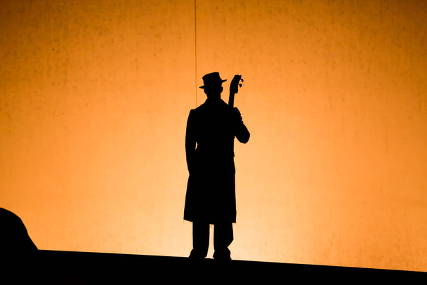 Silhouettes of actors in shadow theater - Foto, imagen