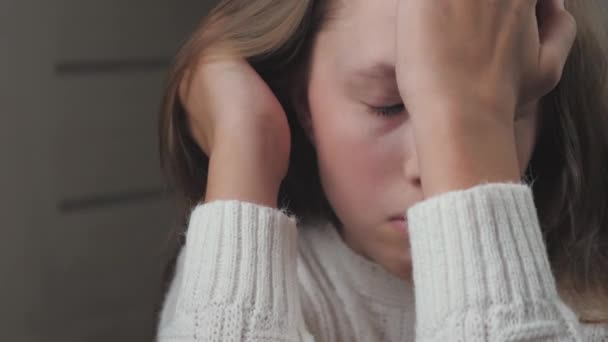 The teenager is experiencing against the background of hormonal disruption of the body. Quarrels in family life and problems at school put pressure on the childs undeveloped mental nervous system - Footage, Video
