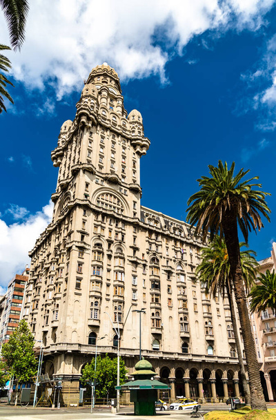 Salvo Palace, un punto di riferimento di Montevideo in Uruguay - Foto, immagini