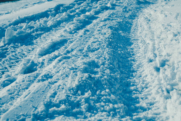 Stopy v čerstvém sněhu.Zimní obraz. - Fotografie, Obrázek