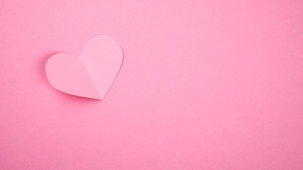 Paper heart on a pink background. Space for text and illustration. Copy space and mock up - 写真・画像