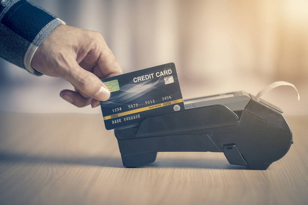 Кредитна картка платіжного терміналу для інтернет-магазинів, служба мазків з'єднання машинних технологій
 - Фото, зображення