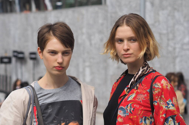 Moda bloggers street style outfits before Sportmax fashion show during Milan fashion week Primavera / Verão 2020 - Foto, Imagem