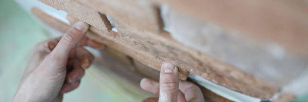 Male hand fasten facing brick to column. - Фото, зображення