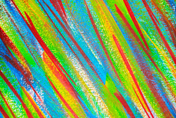 Viele verschiedene mehrfarbige Linien werden chaotisch mit Pinsel gezeichnet - Foto, Bild