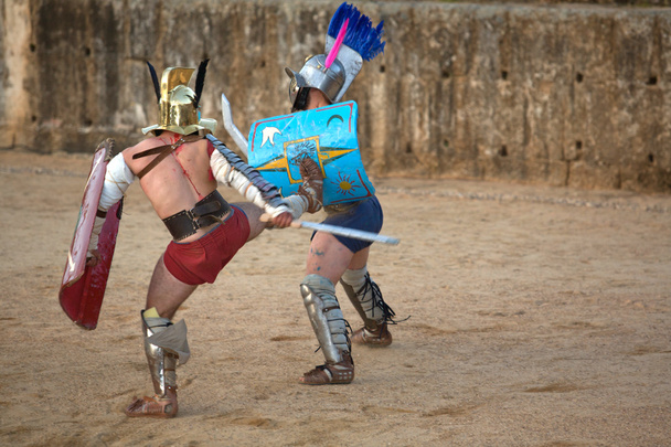 Mirmillo gladiaattori osuu
 - Valokuva, kuva