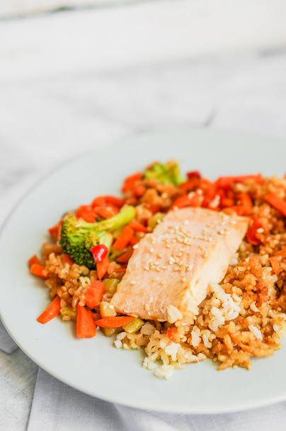 Grilled salmon with quinoa and vegetables - Fotoğraf, Görsel