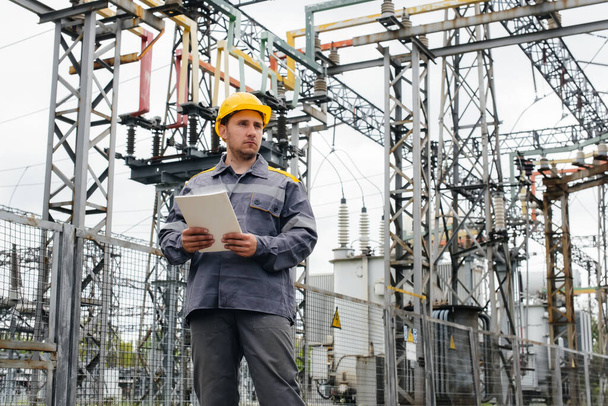 The energy engineer inspects the equipment of the substation. Power engineering. Industry - Foto, Imagen