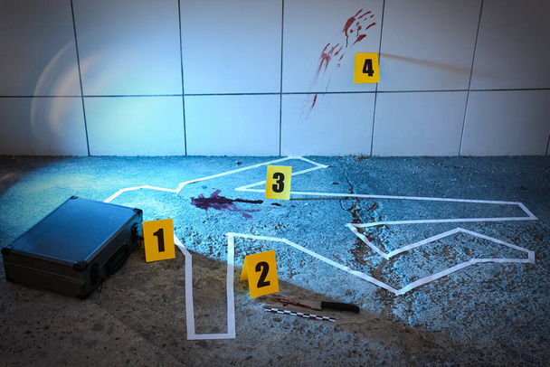 Crime scene with evidences and chalk outline on floor. Detective investigation - Foto, afbeelding