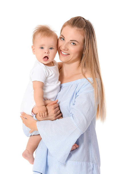 Boldog anya aranyos kis baba fehér háttér - Fotó, kép