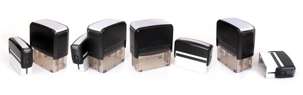 Автоматичні марки чорного пластику для документів ізольовані на білому тлі
 - Фото, зображення
