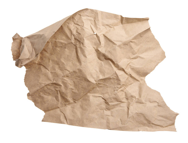 pedazo de papel marrón arrugado aislado sobre fondo blanco, elemento para diseñador, bordes rotos - Foto, Imagen