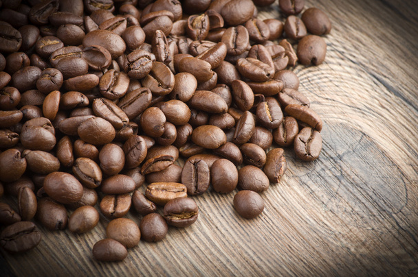 Coffee beans on wood table - Фото, зображення