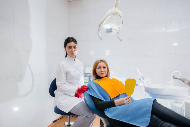 The dentist conducts an examination and consultation of the patient. Dentistry - Foto, Bild