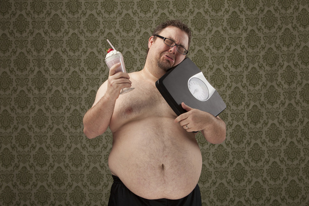 túlsúlyos férfi mérlegek és turmix - Fotó, kép