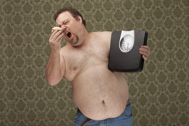 shirtless obézní muž křičí na svůj košíček podržíte s - Fotografie, Obrázek