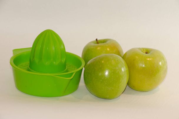orgaaninen ja luonnollinen omenatarha vihreä mehu - Valokuva, kuva