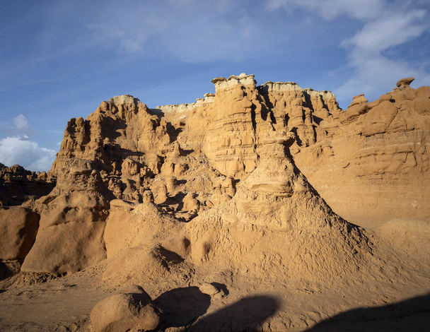 Uit deze wereld Goblin Valley State Park unieke paddestoel vormige zandsteen hoodoos en formaties in een vreemde semi-woestijn omgeving in Green River Utah - Foto, afbeelding