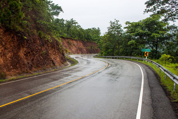 Estrada sinuosa
 - Foto, Imagem