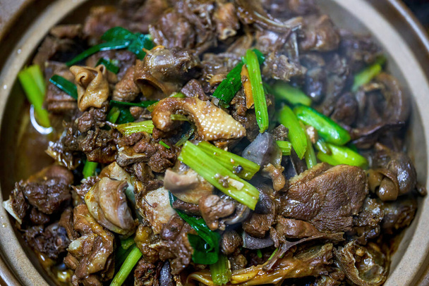 Lezzetli ev yapımı Çin yemeği, biralı havasız ördek. - Fotoğraf, Görsel
