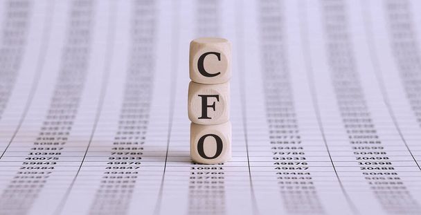 Word CFO fait avec des blocs de construction en bois, concept d'entreprise - Photo, image