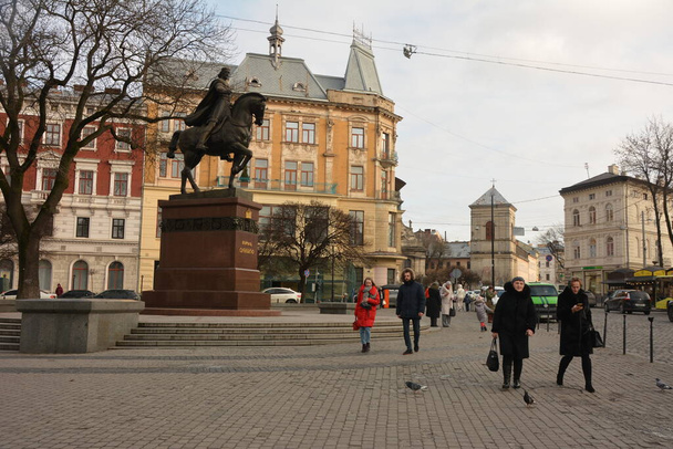Lviv, Ukraine - January 2021: Monument to King Danylo Halytskyi in Lviv.Empty Lviv streets during COVID-19 Quarantine. - Fotografie, Obrázek