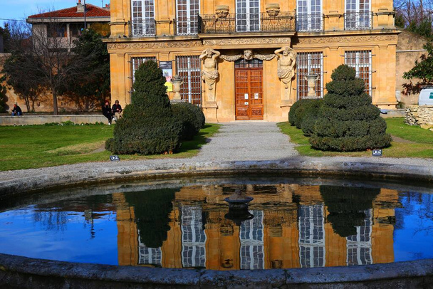 パヴィヨン・ヴァンドーム(Pavillon Vendme)は、フランスのエクス=アン=プロヴァンス(Aix-en-Provence)にある32 rue Celeonyというフランス式庭園に囲まれた歴史的なパビリオンです。 - 写真・画像