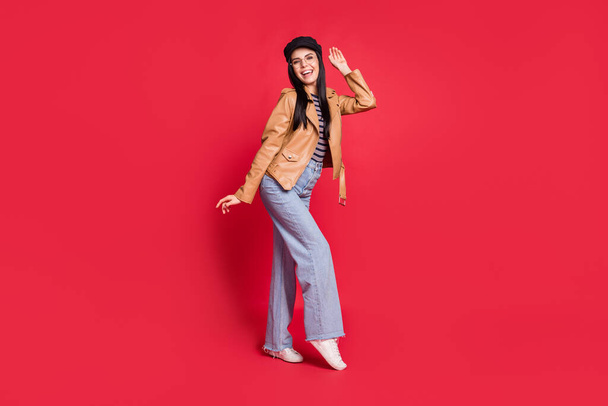 Full length photo of adorable lady enjoy partying good mood wear black hat isolated on red color background - Fotoğraf, Görsel
