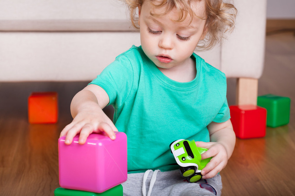 Boy playing with block toys - Fotó, kép