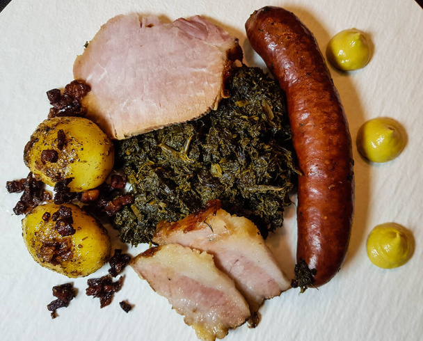 tradicional norte alemão Comida encaracolado couve com porco Bacon e salsichas - Foto, Imagem