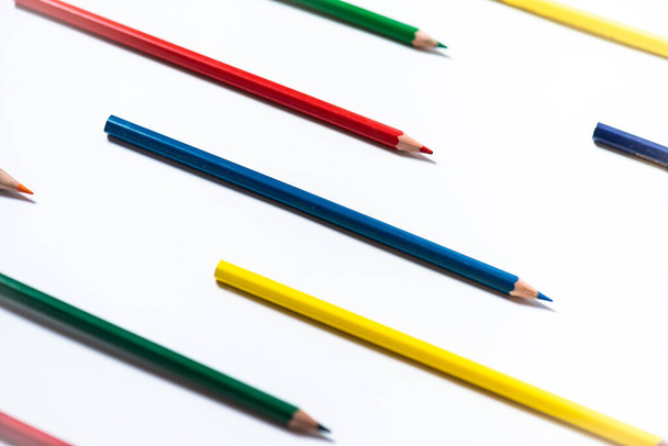 студия закрывает фотографию цветных карандашей - Фото, изображение