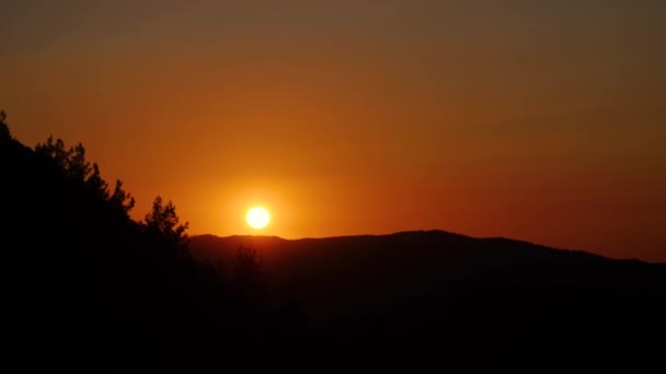Ηλιοβασίλεμα στα βουνά - Πλάνα, βίντεο