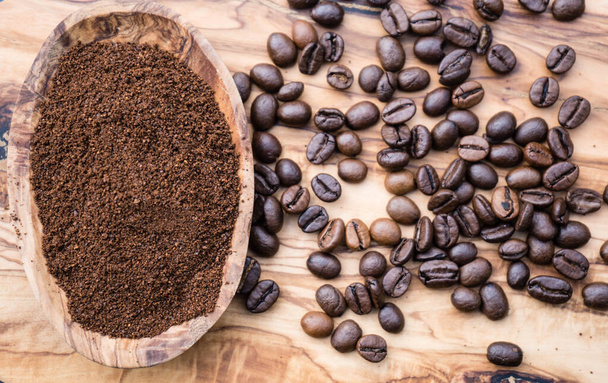 деякі смажені кавові зерна
 - Фото, зображення